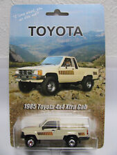 1985 Toyota 4x4 Xtra Cab Pickup Hilux Tan Creme 164 Custom Hot Wheels
